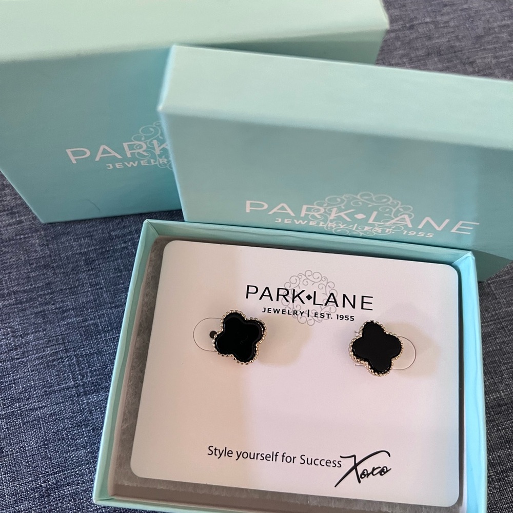 PARK LANE “Lana” EARRINGS Black & Gold Quatrefoil Studs NWT and Gift Box